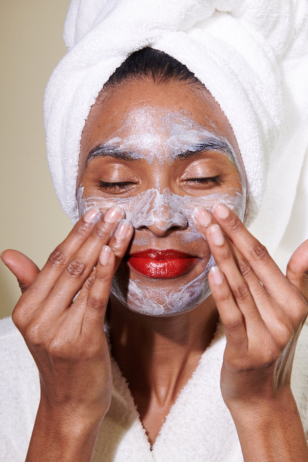 Holzkohle -Gesichtsreiniger