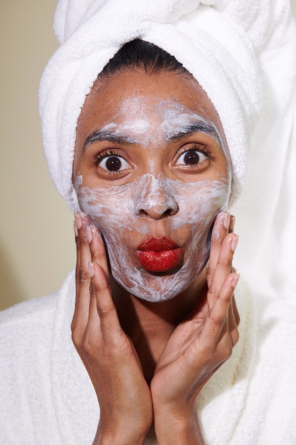 Holzkohle -Gesichtsreiniger