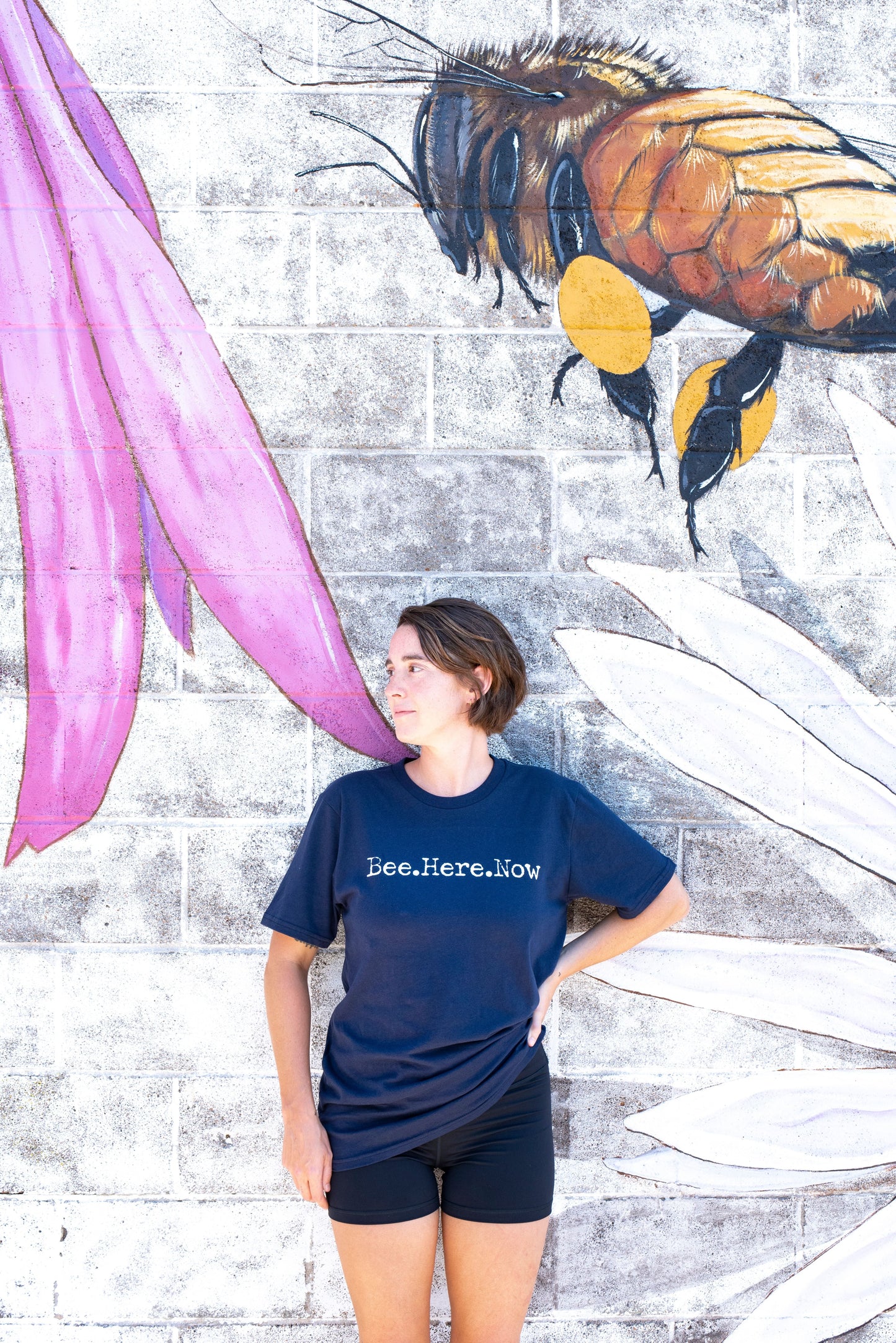 Biene hier jetzt T-Shirt